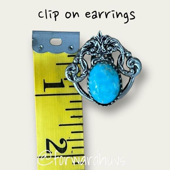 Southwest Style FAUX Turquoise Clip on Vintage Earrings  - Picture 8 of 9